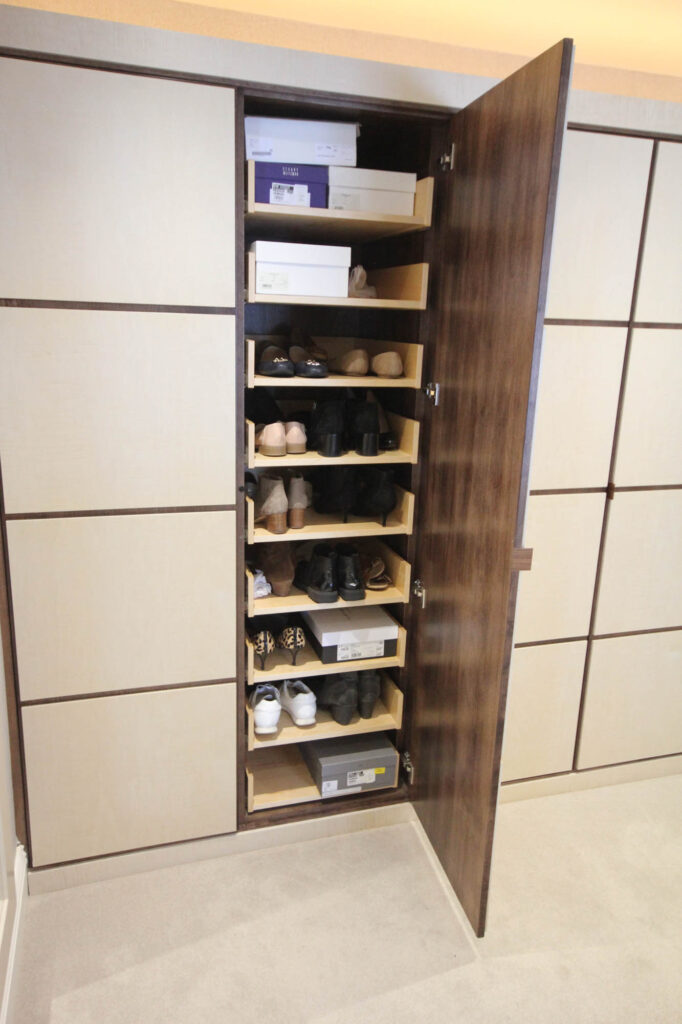 140-fitted-wardrobes-shoe-storage