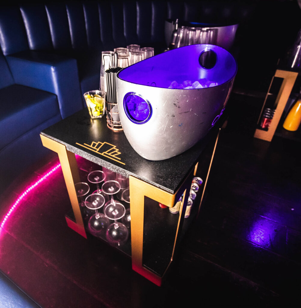 146-hero-nightclub-drinks-tables.